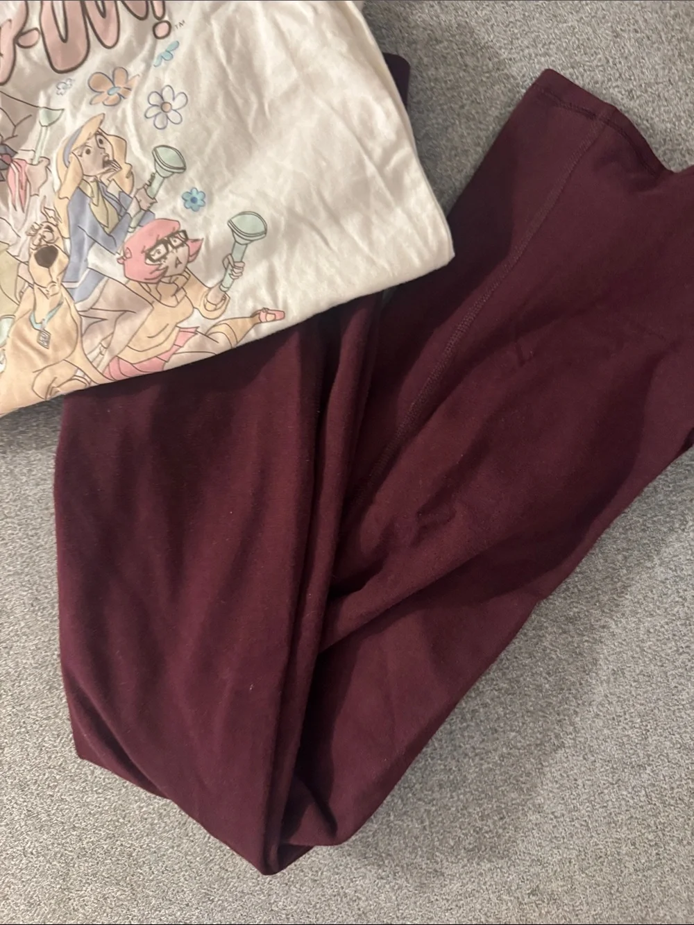 5/$15- Girl’s outfit size medium